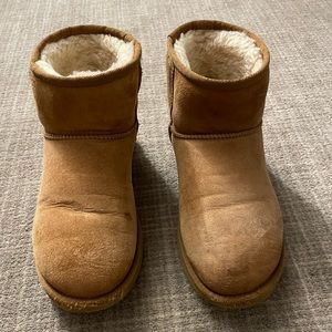 UGG classic mini boots in chestnut brown size 9